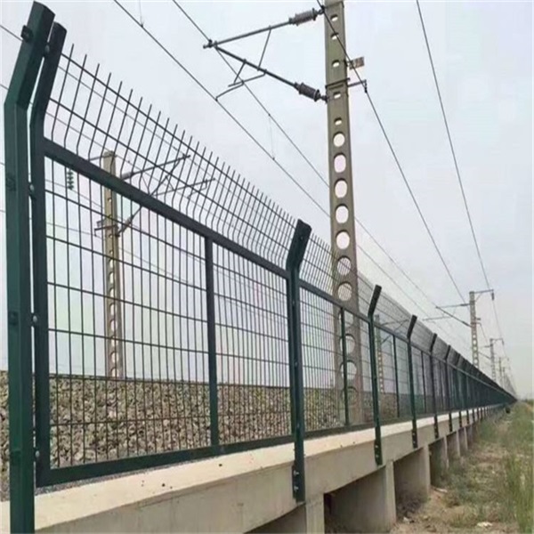高铁防护栅栏、铁路线路防护栅栏