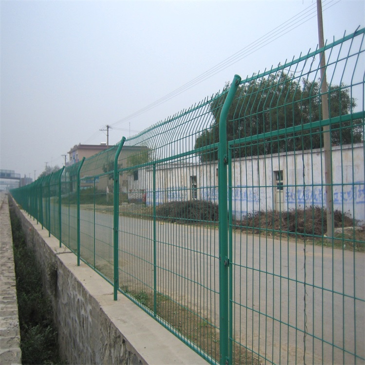 公路隔离护栏