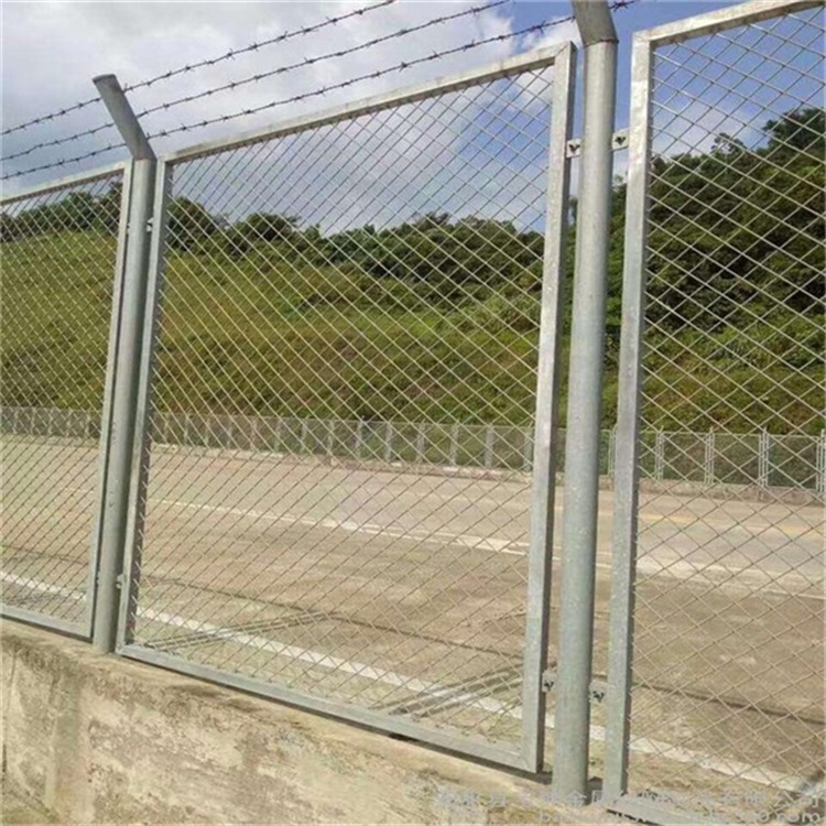 钢板网防护栅栏