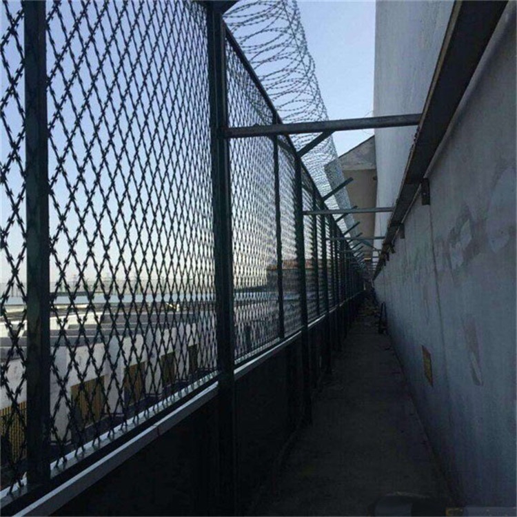 北京看守所巡逻道加高防攀爬隔离网