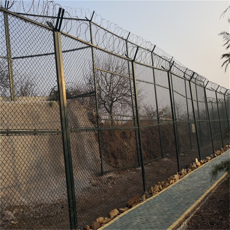 监狱钢网墙为什么常用浸塑进行防腐处理