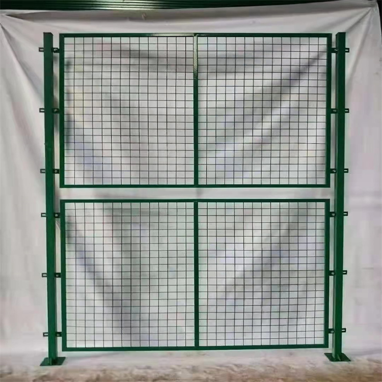 绿色钢丝围栏网的防盗螺丝