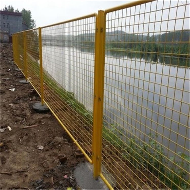 河道围网是一种组装灵活的护栏网产物